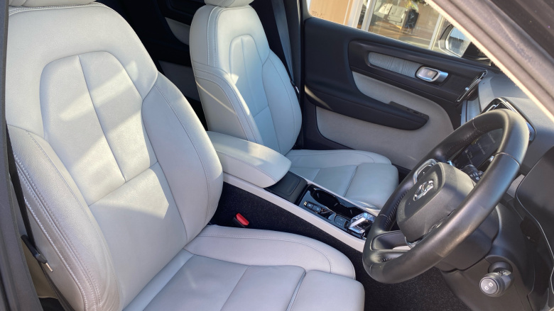 Volvo Xc40 2.0 B4P Inscription Pro 5dr Auto Petrol Estate